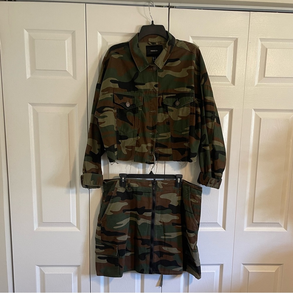 Plus Size Denim Camo Set| Raw cut Jacket & Cargo Skirt | Size: 2X